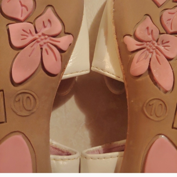 Cute White bunny sandals - Picture 3 of 4